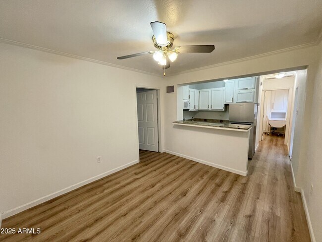 Building Photo - 602 E San Juan Ave