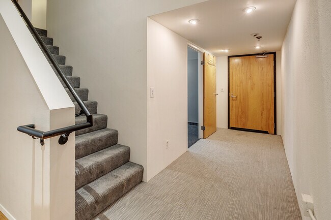 Building Photo - 461 2nd St