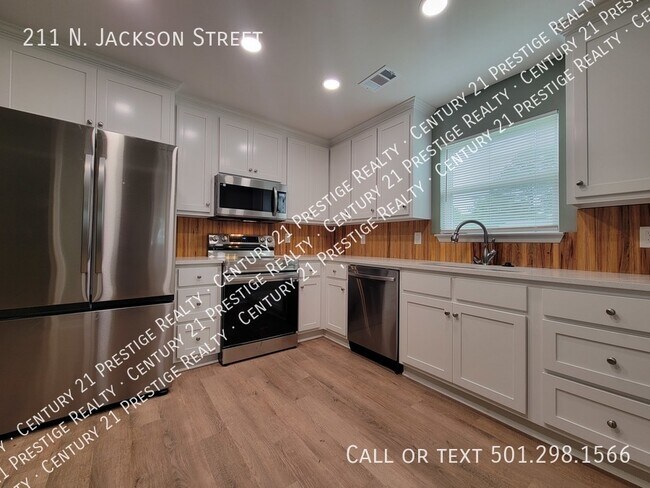 Building Photo - 211 N Jackson St