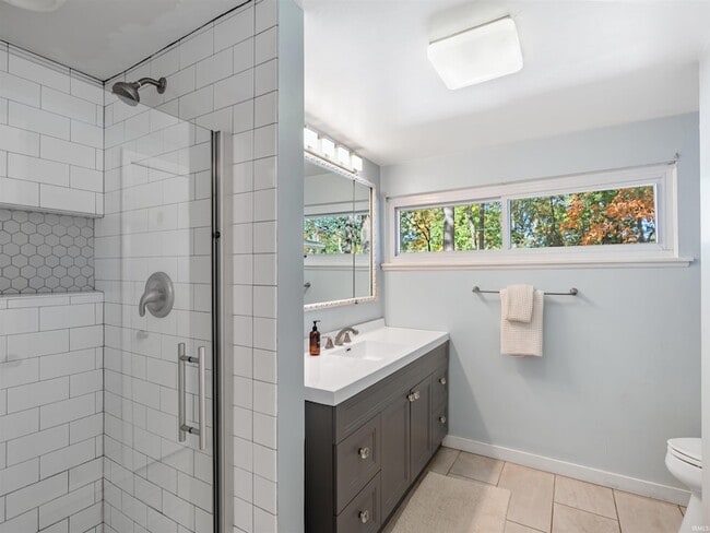 Building Photo - 2924 Santa Rosa Dr