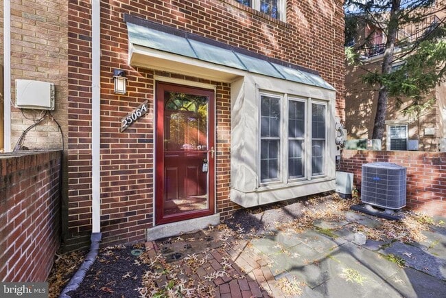 Building Photo - 2506 Fairfax Dr