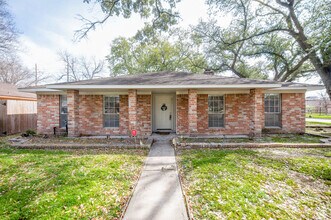 Building Photo - 451 Gentilly Dr