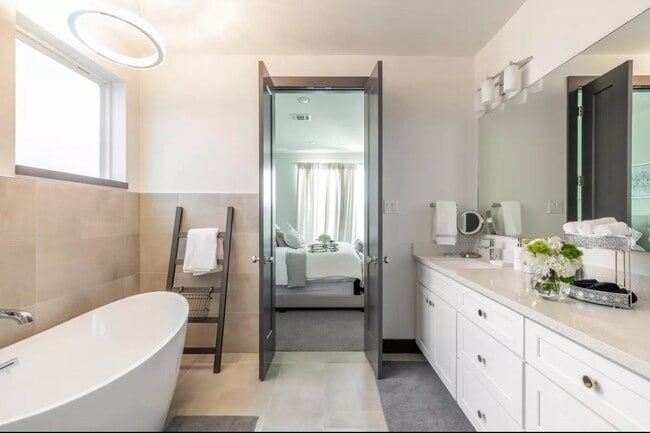 Building Photo - 1404 Goliad St