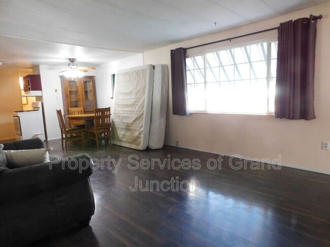 Building Photo - 2954 1/2 Cedar Place