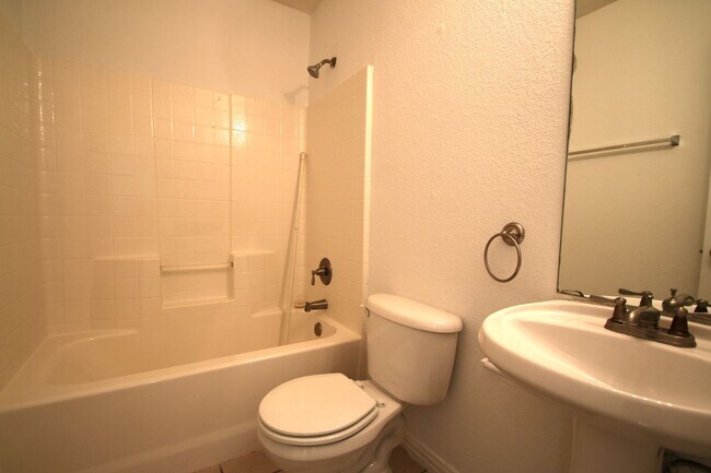 Building Photo - 3124-3126 Cherry Ln