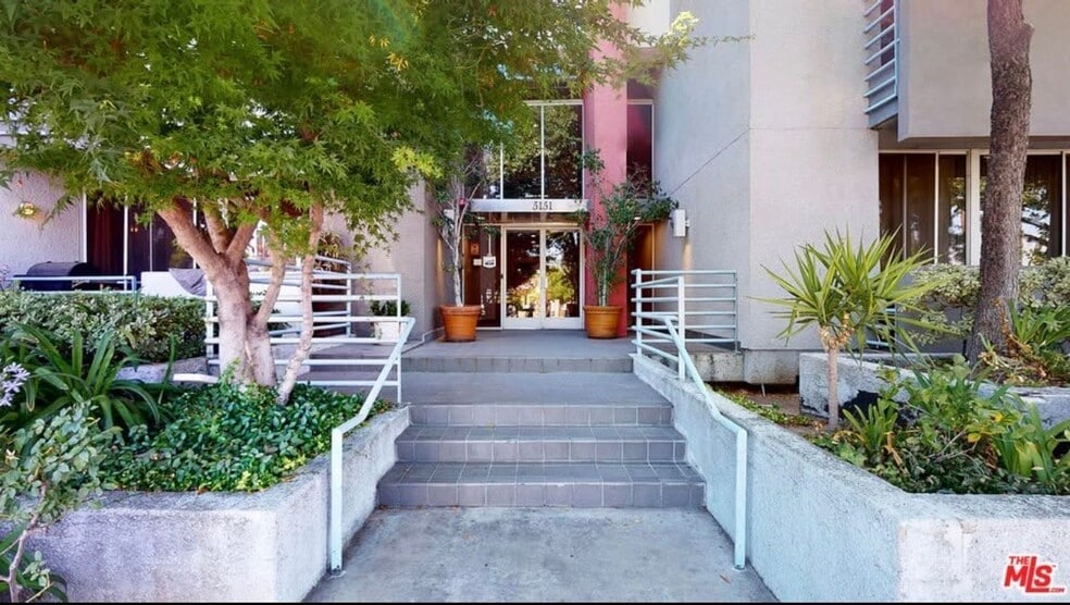 Building Photo - 5151 Balboa Blvd