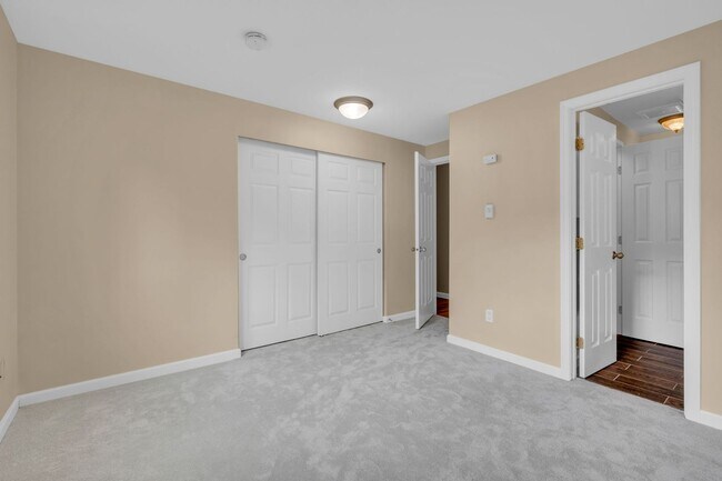 Building Photo - Water/Sewer/Garbage/One Parking Space Included