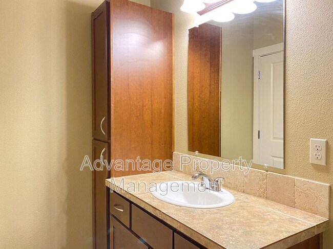 Building Photo - 515 N Catron Pl