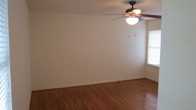 Building Photo - 2814 Chiswell St