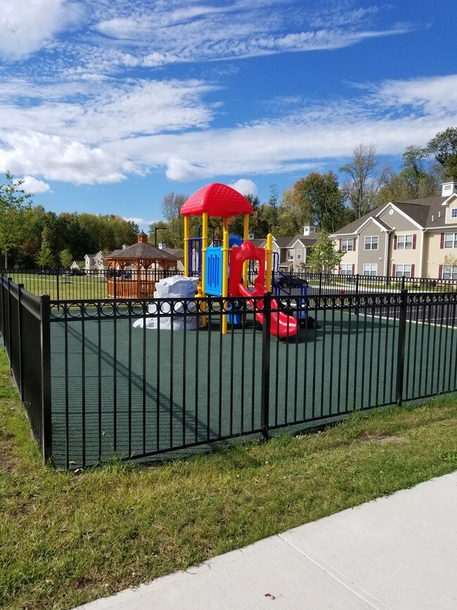 playground area - 333 NY-376