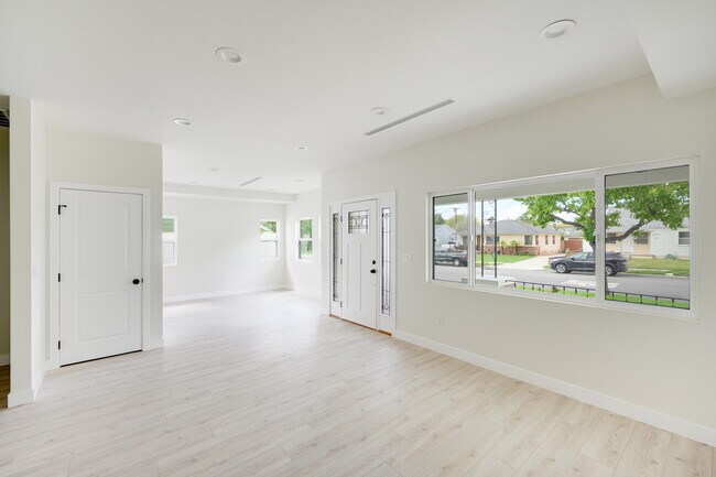 Building Photo - 1236 N Reese Pl