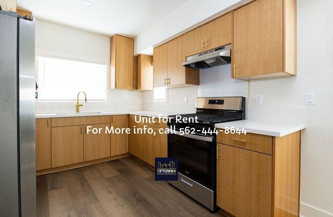 Building Photo - Townhome - 3 Bedrooms-2.0 Baths - Cudahy