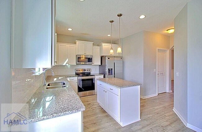 Building Photo - 7 Upland Ct