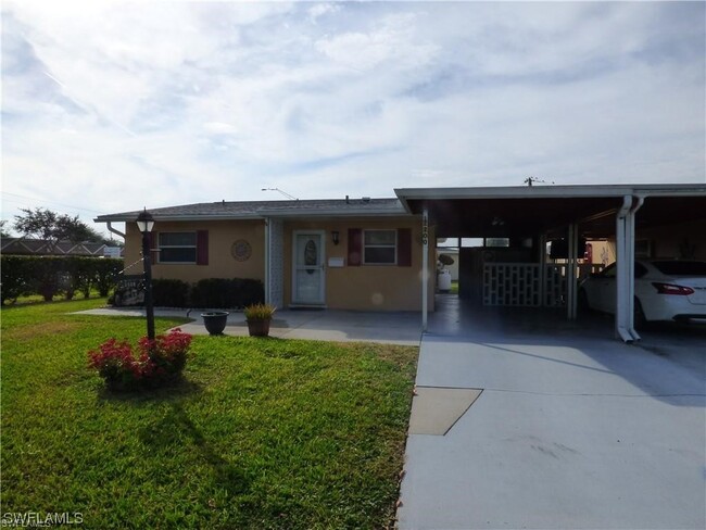 Building Photo - 2200 Orchid Rd