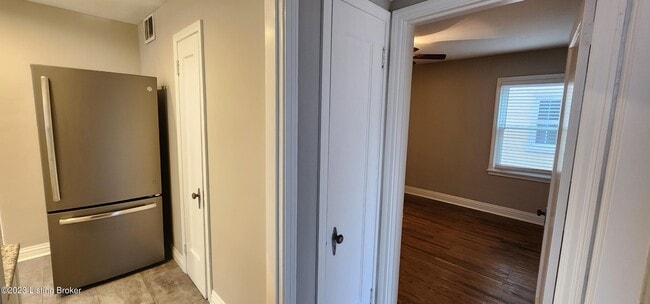 Building Photo - 208 Colonial Dr