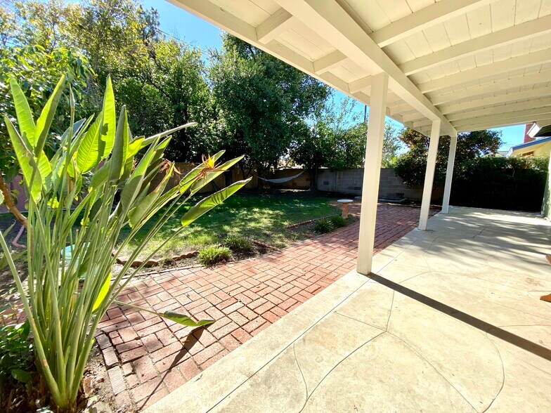 Building Photo - 18246 Sunburst St