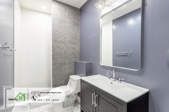 Building Photo - 1140 Redbud Dr