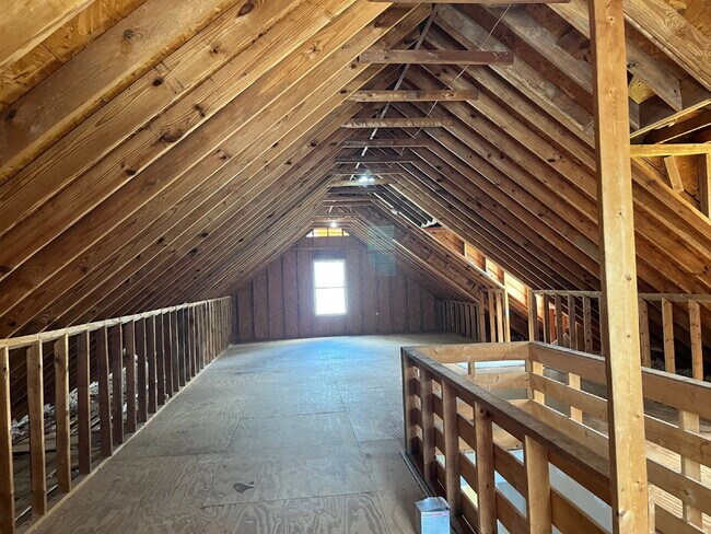 Building Photo - "Charming 3-Bedroom Home with 2 Full Baths in Beautiful Thompson's Station!" FENCED BACKYARD!