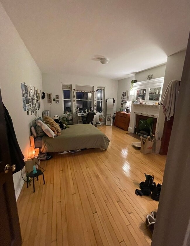 Building Photo - HUGE 2 bed in Allston