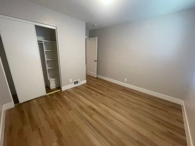 Building Photo - Beautifully Updated Townhouse in Madison V...