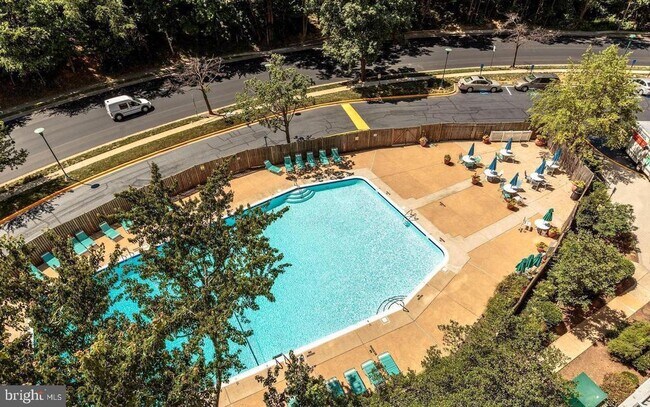 Building Photo - 2500 N Van Dorn St