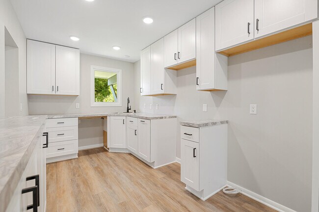 Building Photo - 4705 Highland Park Dr