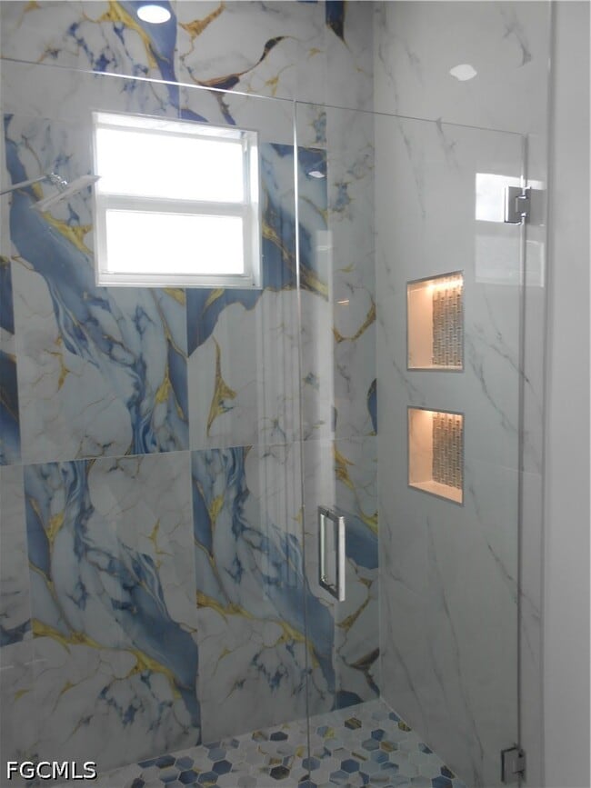 Building Photo - 320 Poplar St