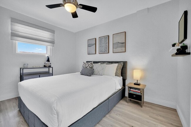 Building Photo - Furnished & Remodeled 1BR Guest House w/ Private Entry – Walk to Beach, Crown Point