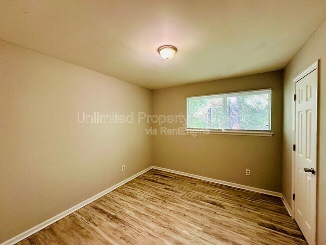 Building Photo - 211 Sunn Aire Ct