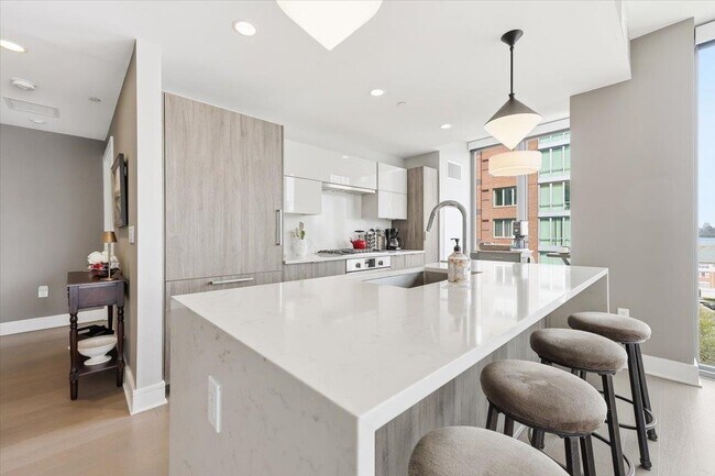 Building Photo - 9 Ave at Port Imperial