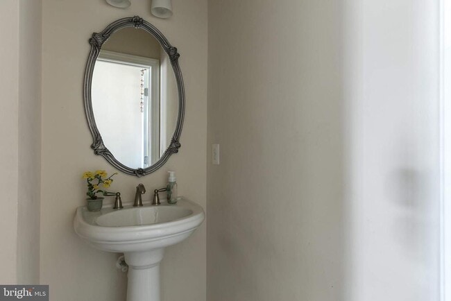 Building Photo - 42607 Offenham Terrace