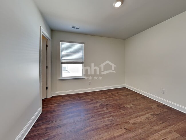 Building Photo - 623 Rivermist Dr