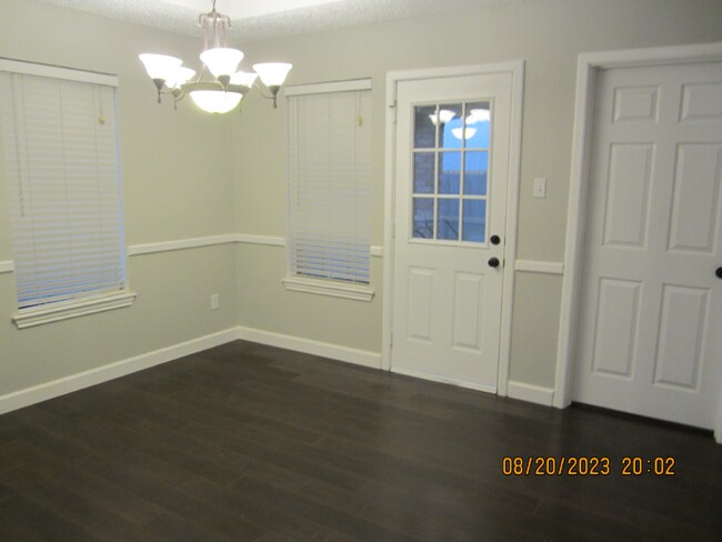 Building Photo - 928 Meadowlark Dr