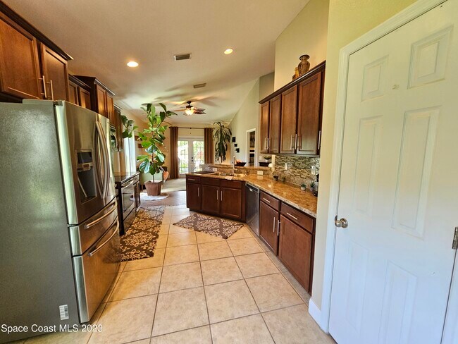 Building Photo - 1255 Sangria Cir