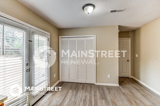 Building Photo - 904 Pine Forest Cir