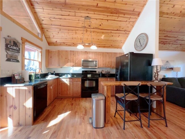 Building Photo - 532 Highland Trail