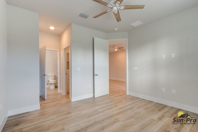 Building Photo - 3046 Isles Wy