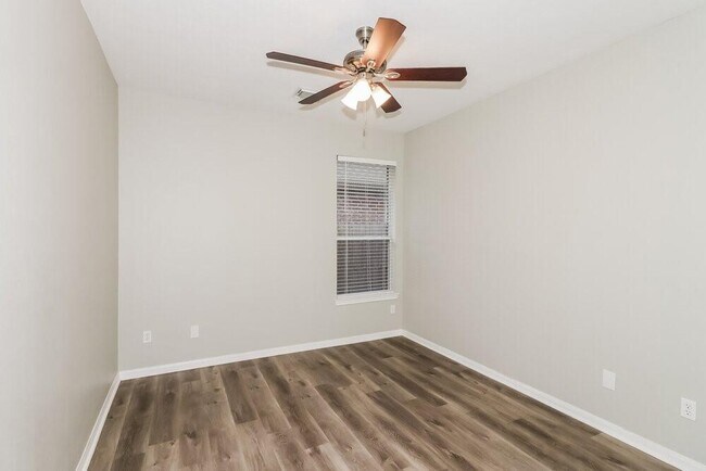 Building Photo - 10719 Gilford Crest Dr