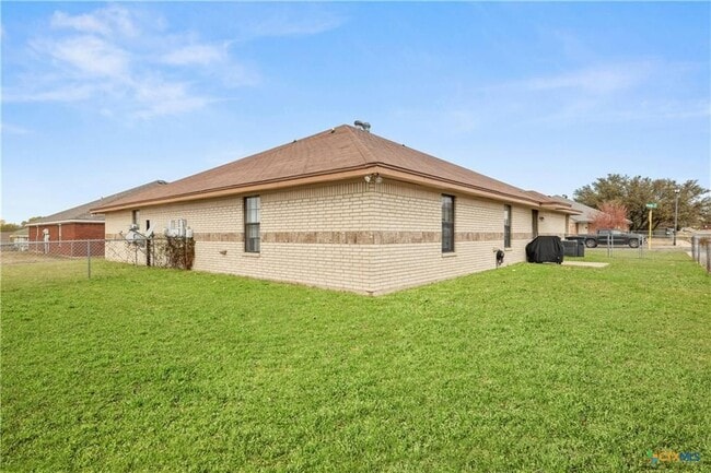 Building Photo - 3210 Raven Dr