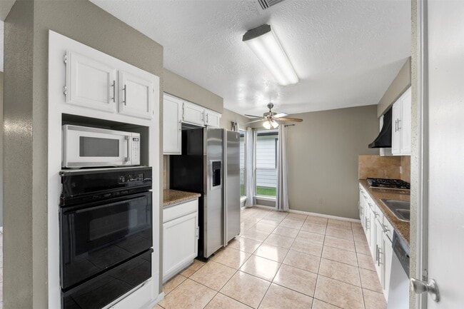 Building Photo - 10954 Pigeonwood Dr