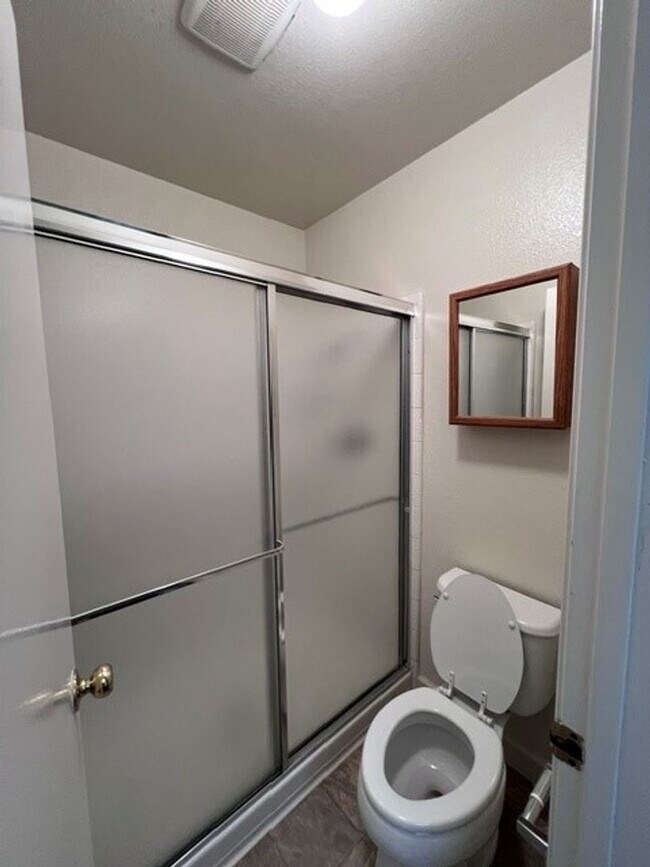 Building Photo - Nice pocket home with two fireplaces. Gardening service is included.