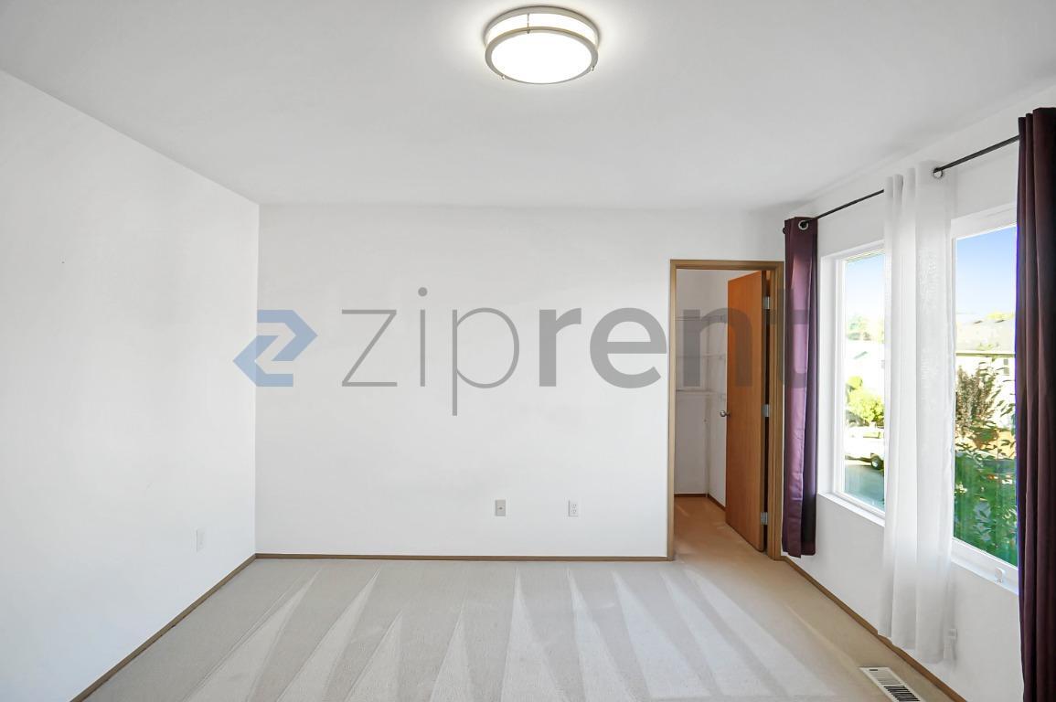Building Photo - Unit