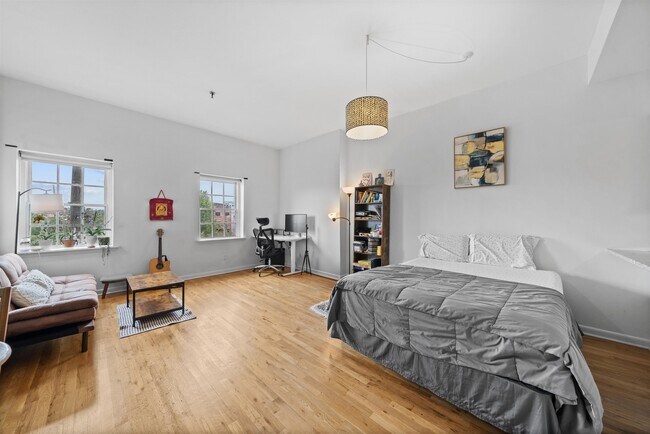 Building Photo - 227 Christopher Columbus Dr