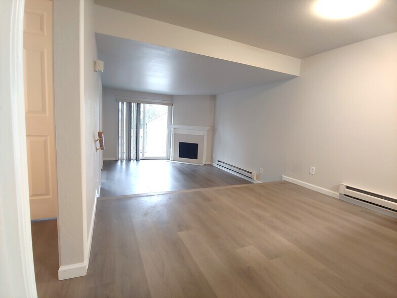 Building Photo - 9484 Redmond Woodinville Rd NE