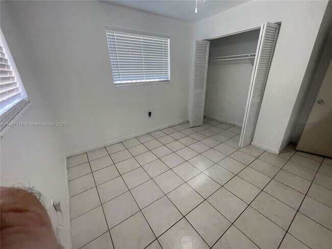 Building Photo - 3960 SW 68th Ave