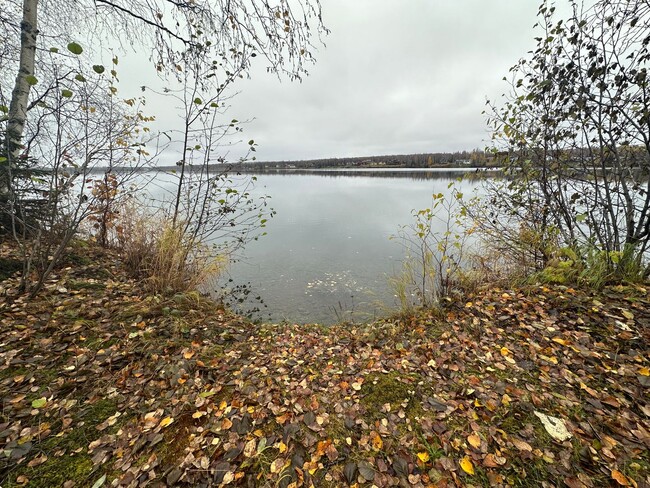 Building Photo - LIFE IS BETTER AT THE LAKE!