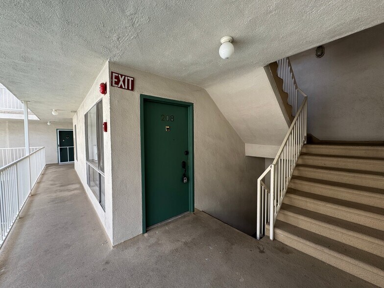 Building Photo - 5320 Zelzah Ave