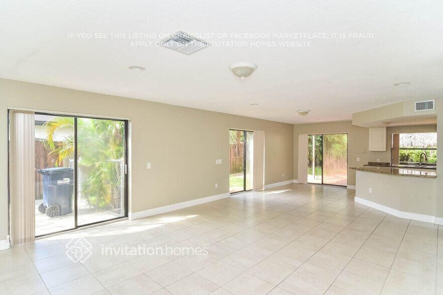 Building Photo - 5436 SW 148th Pl