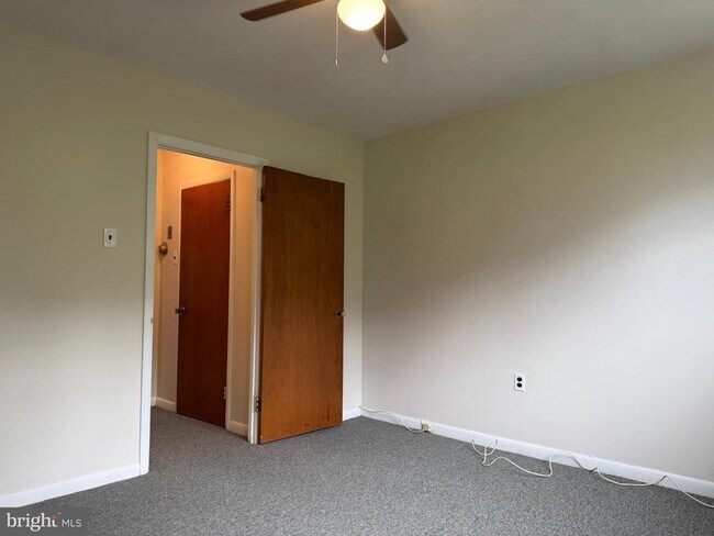 Building Photo - 117 Elm Ave