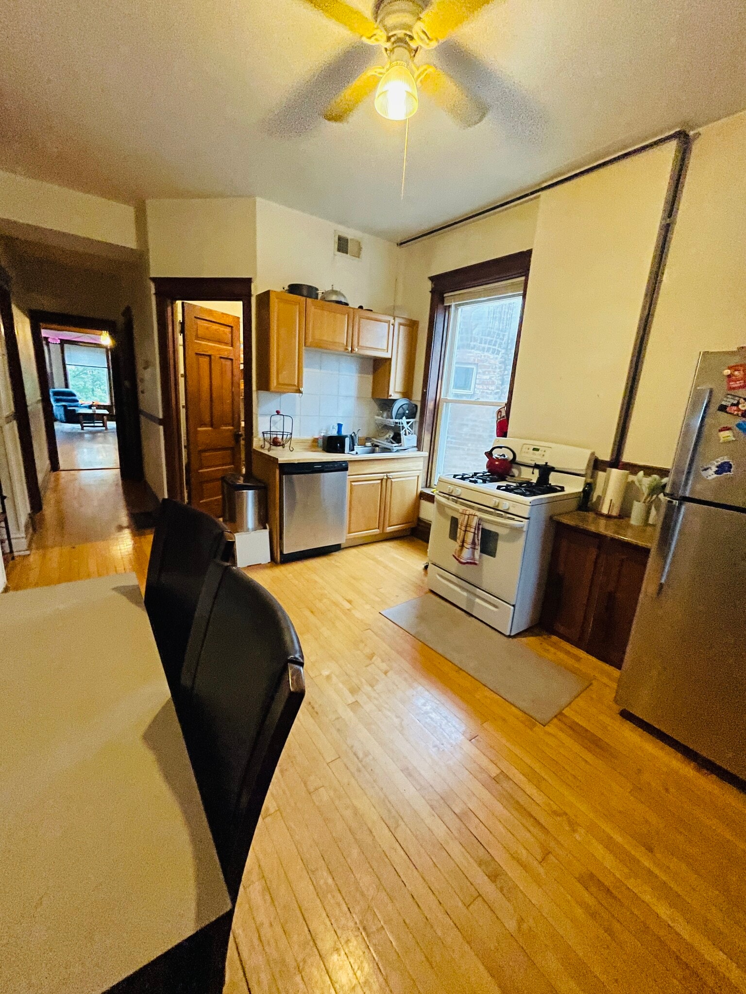 Kitchen - 3730 N Magnolia Ave